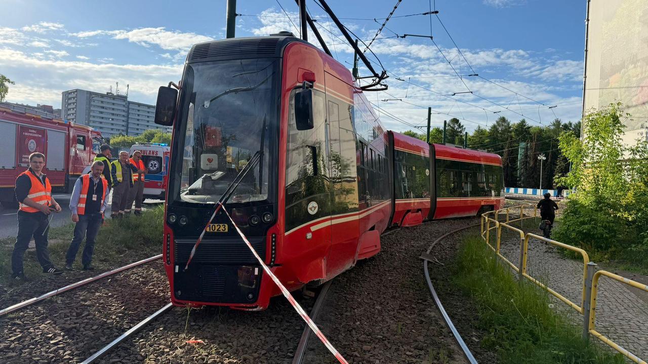 Wykolejenie tramwaju w Katowicach. Kilkanaście osób poszkodowanych