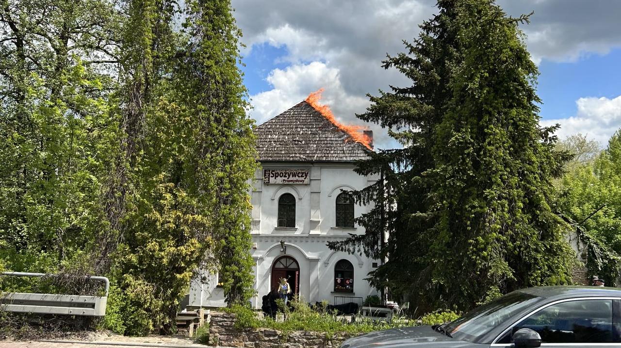 Pożar dawnej synagogi, ponad trzy godziny akcji straży