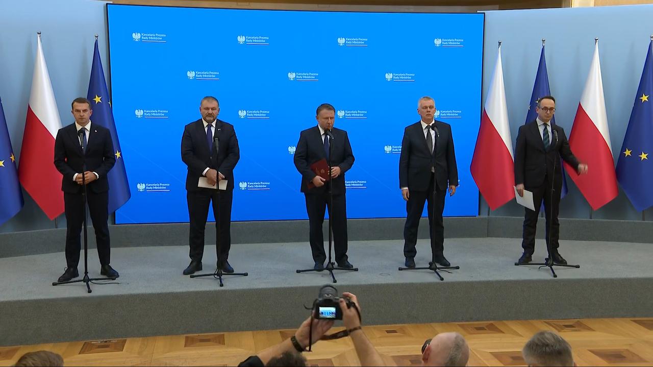 "Zdetonowany ładunek". Szczegóły dywersji na kolei, konferencja ministrów