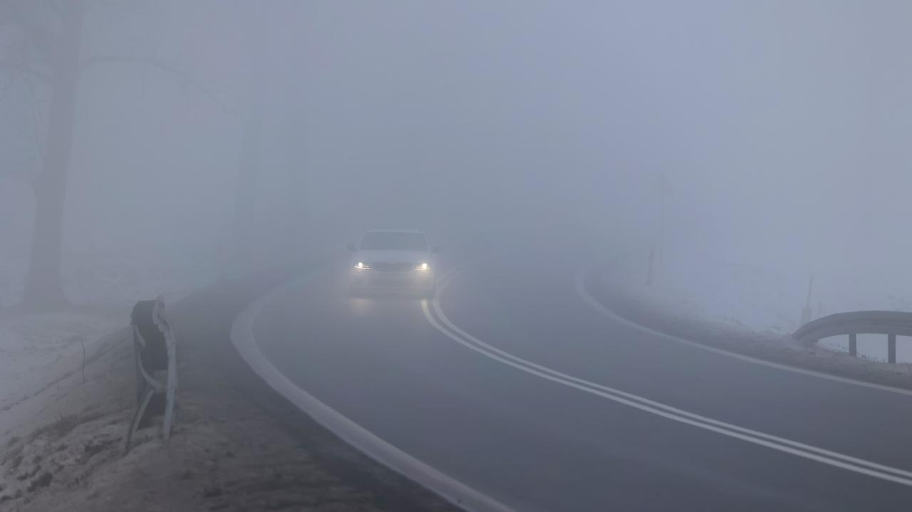 Gęsta mgła. Kierowcy, bądźcie ostrożni