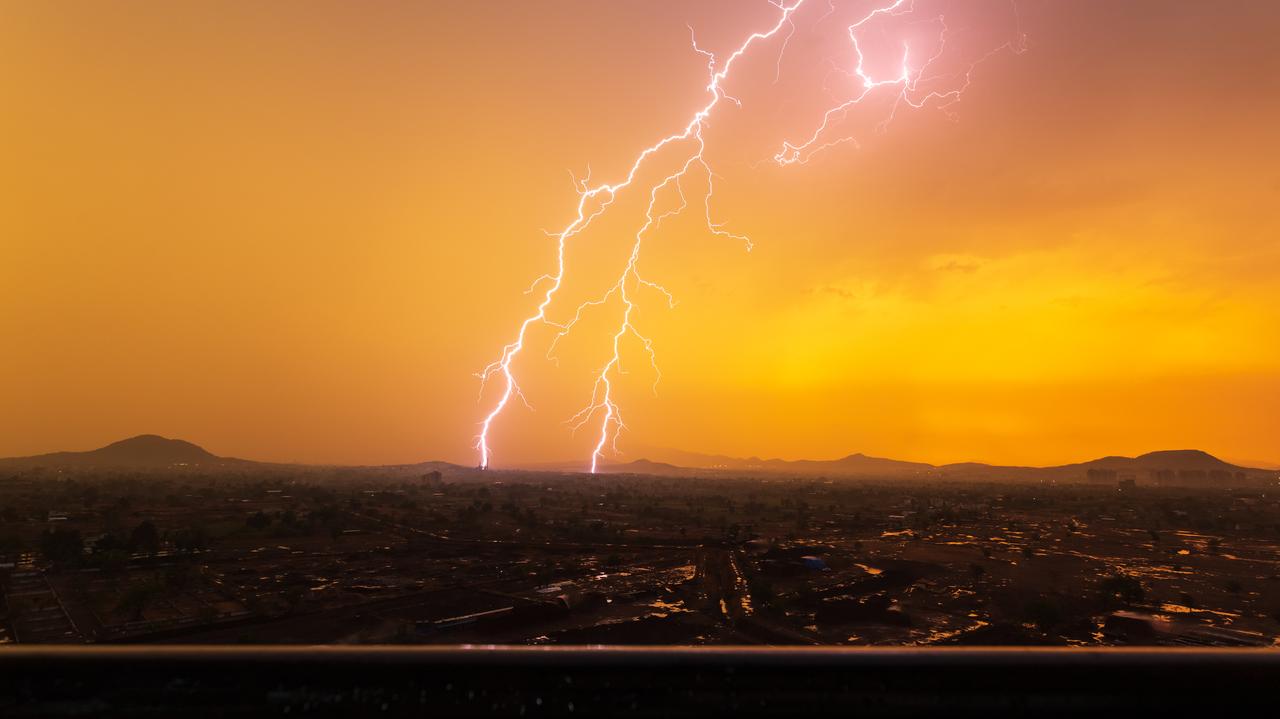 Monsun przyniósł burze z piorunami. Nie żyją trzy osoby