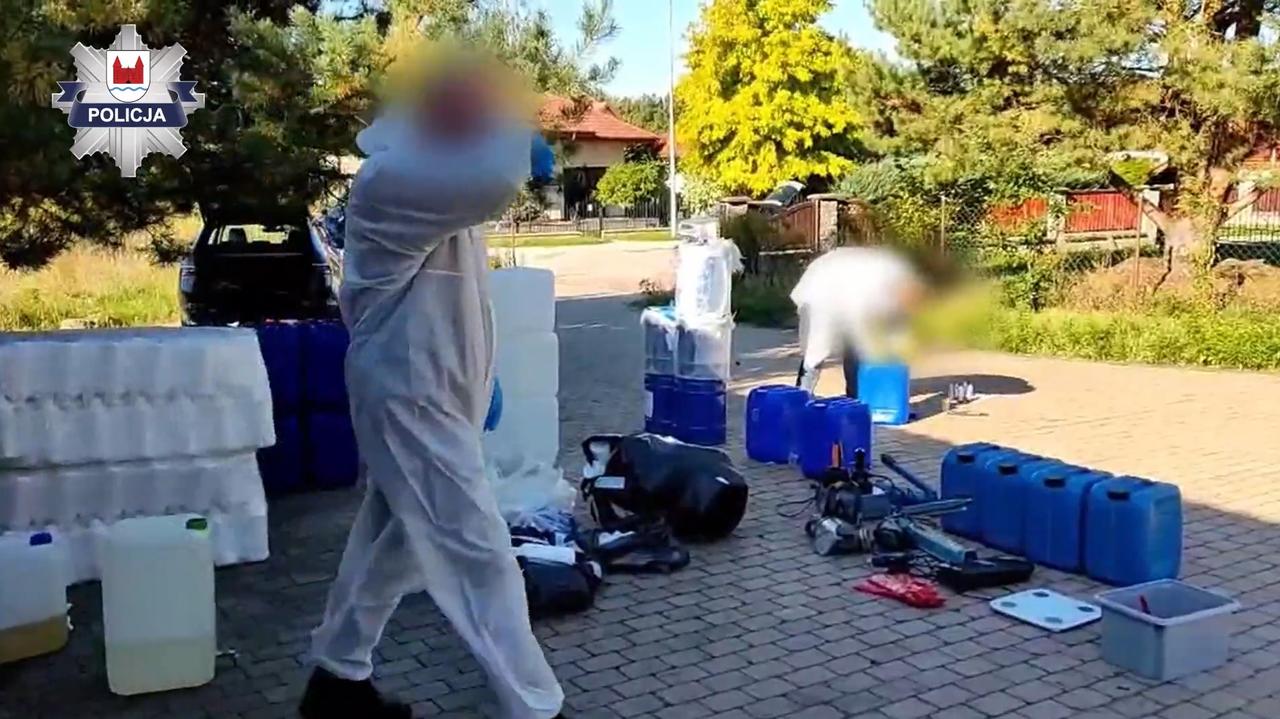 Tona niebezpiecznych chemikaliów i narkotyki. 29-latek w areszcie