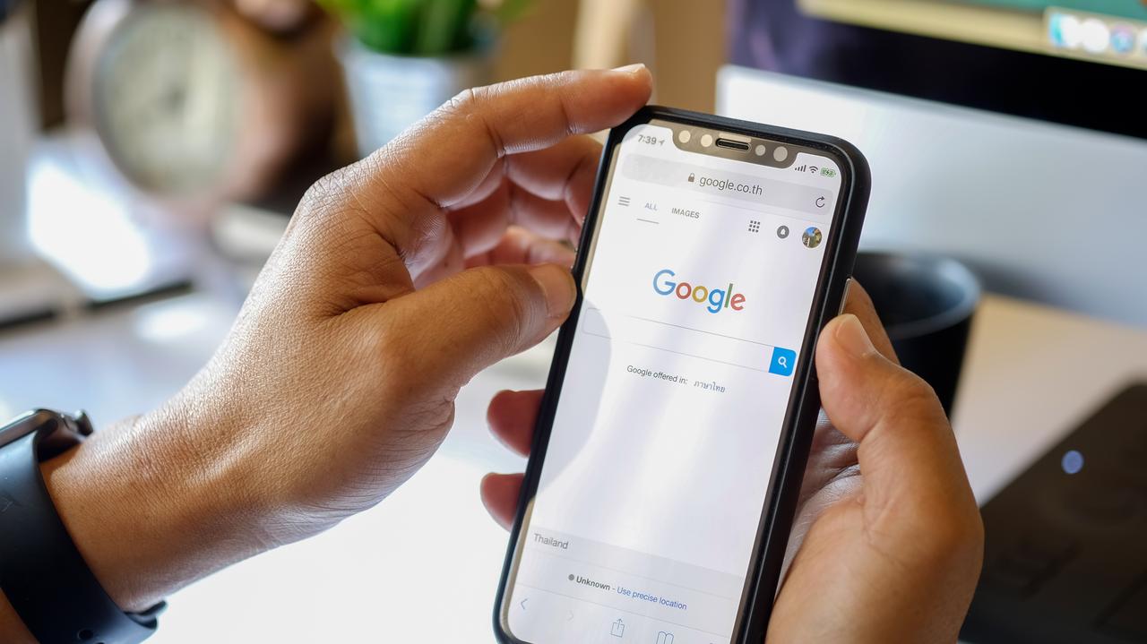 Fałszywe artykuły miały być promowane w Google Discover. "Głęboko niepokojące"