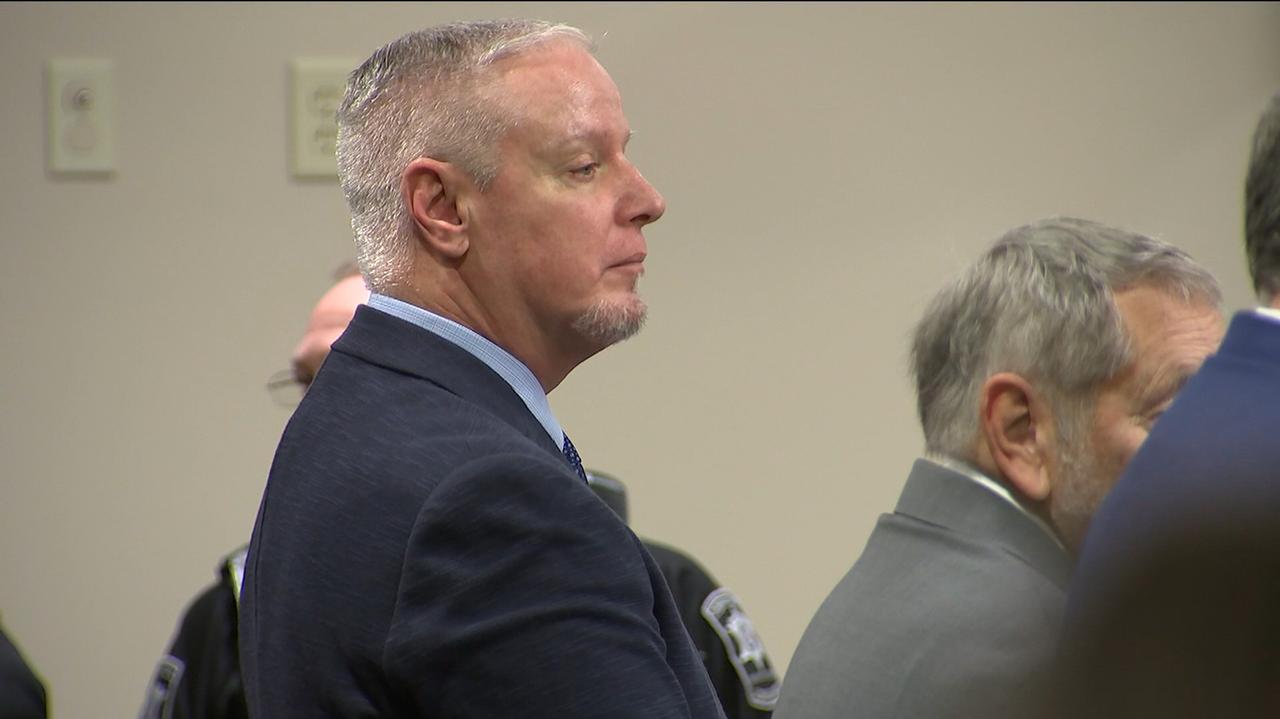 Poruszające zeznania ocalałych i łzy przed sądem. Ruszył proces w sprawie masakry w szkole