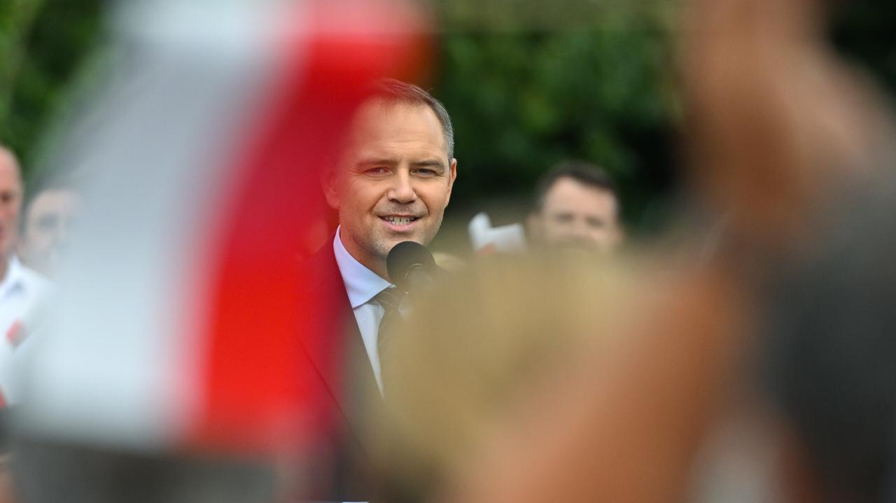 "Nowicjusz" Nawrocki próbuje "zapędzić rząd w kozi róg"