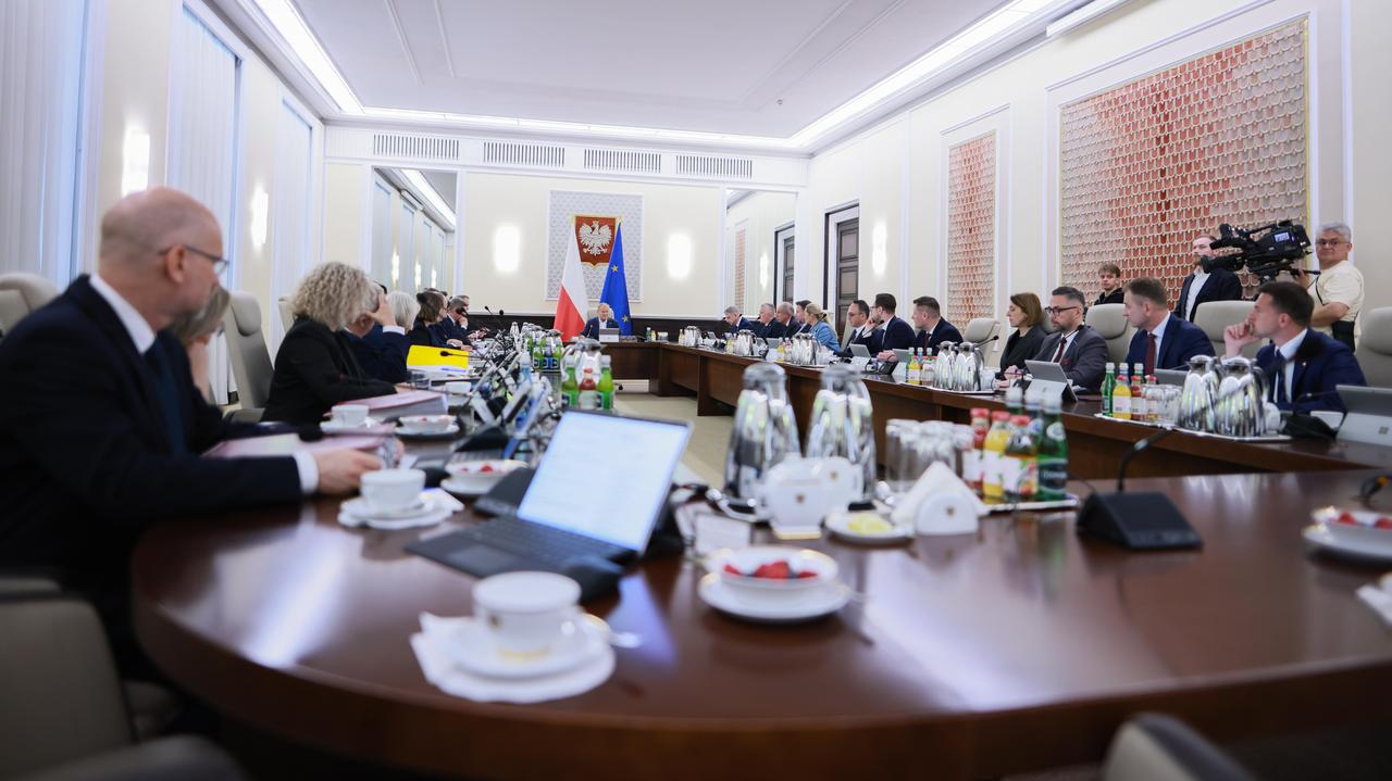 Вотум доверия правительству Туска. Конфедерация высказывается