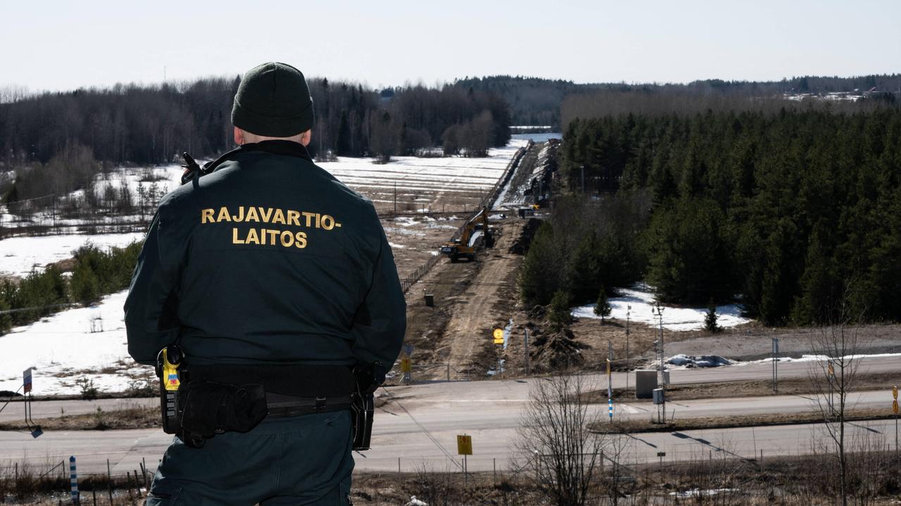 Rosja wzmacnia siły na granicy. Fiński generał o "przygotowywaniu się na najgorsze"