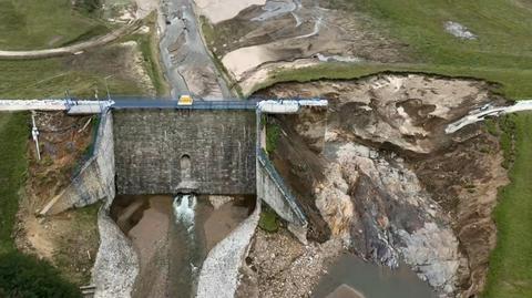 Stronie Śląskie po powodzi. Płynące wraz z wodą śmieci, zniszczoną infrastrukturę drogową (25.09.2024)