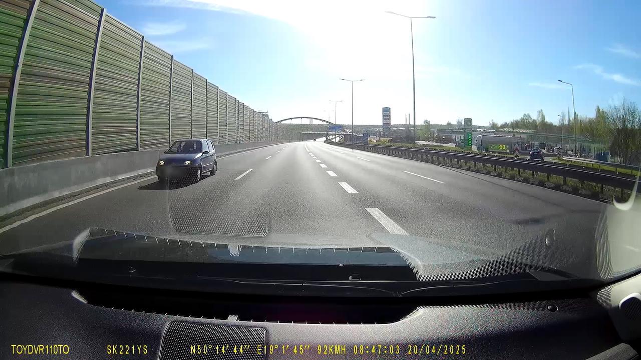 Mknął autostradą pod prąd, "można mówić o ogromnym szczęściu". Nagranie