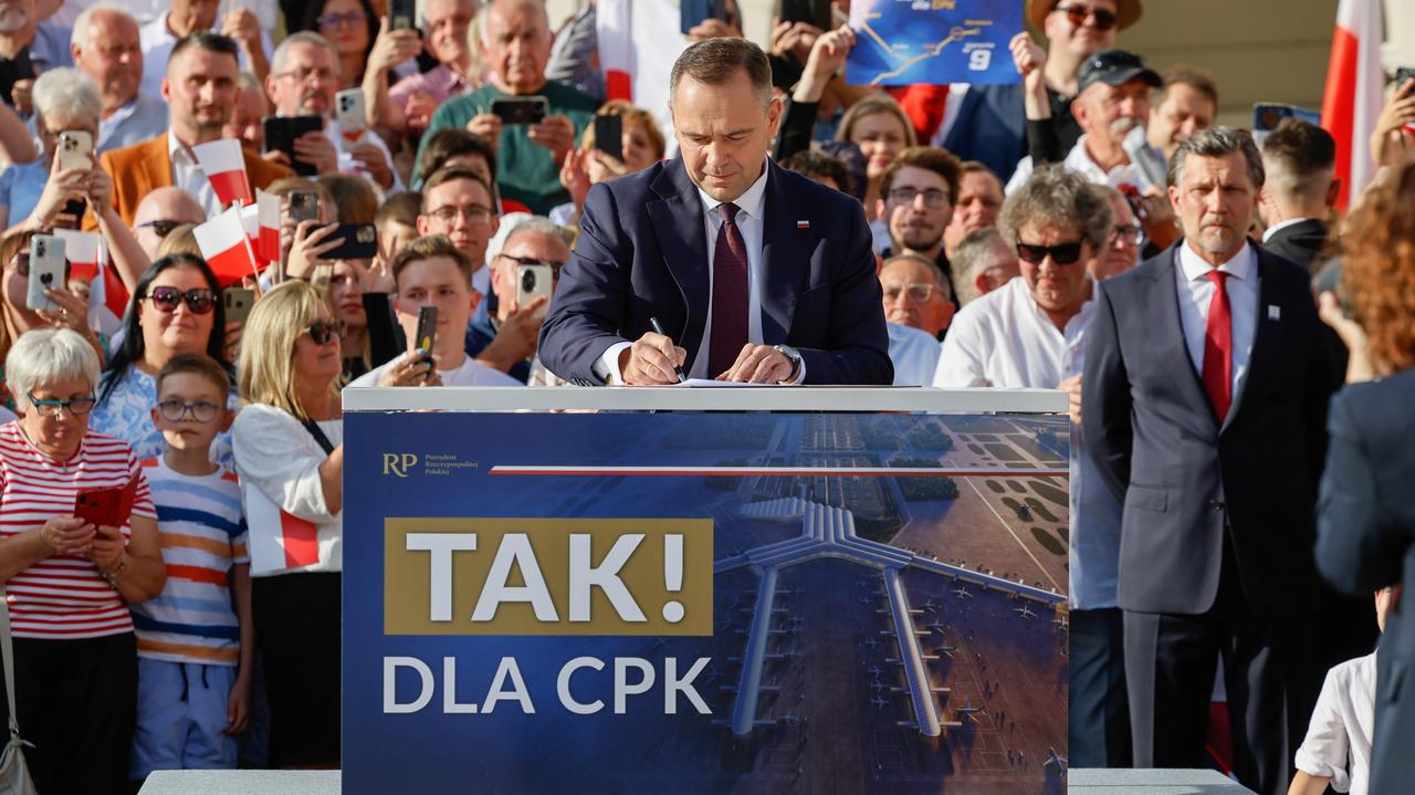 Nawrocki podpisał swój projekt w sprawie CPK. "Przywraca tradycyjny kształt"
