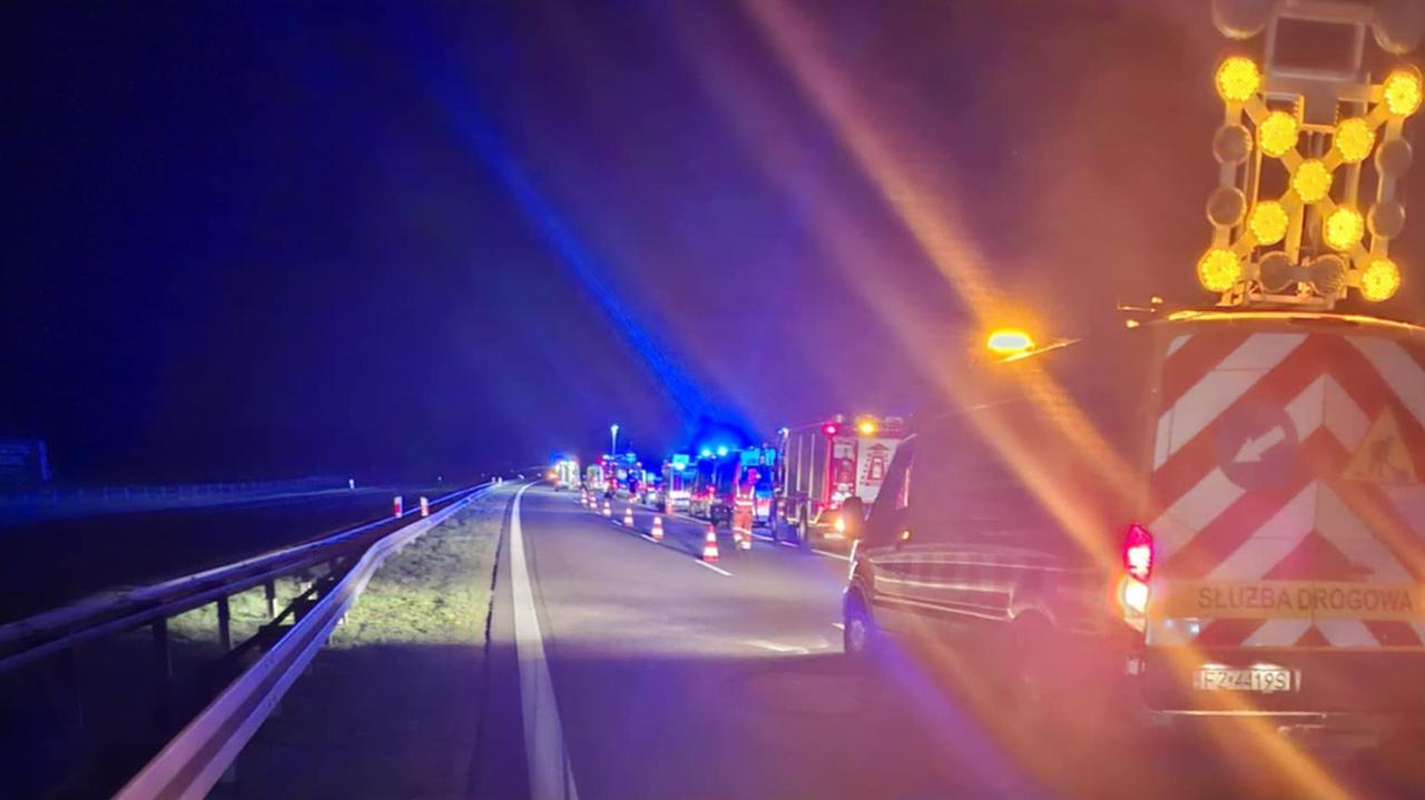 Zderzenie dwóch aut na S3, trzy osoby nie żyją