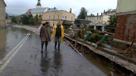 Lądek-Zdrój mocno ucierpiał po przejściu fali powodziowej. Fragment relacji reportera TVN24 Jana Piotrowskiego (16.09.2024)