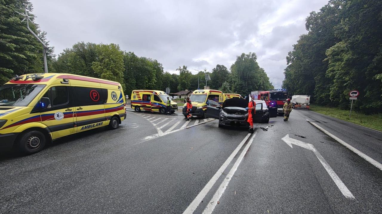 Policjant spowodował wypadek. Wśród poszkodowanych dzieci