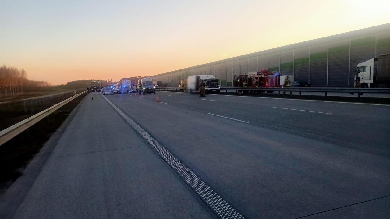 Zderzenie busów na A1, dwie osoby w szpitalu