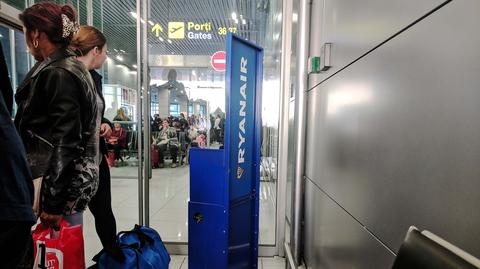 Samoloty Ryanair na lotnisku w Dublinie. Wideo archiwalne