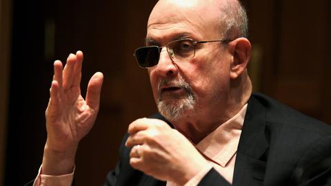 Salman Rushdie został zaatakowany przez nożownika w sierpniu 2022 roku