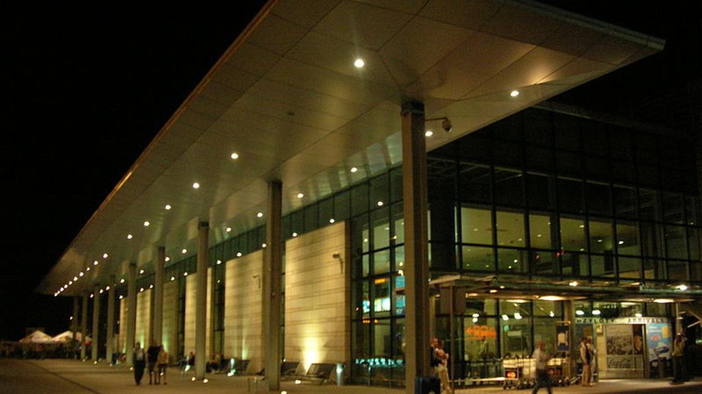 Port lotniczy nocą