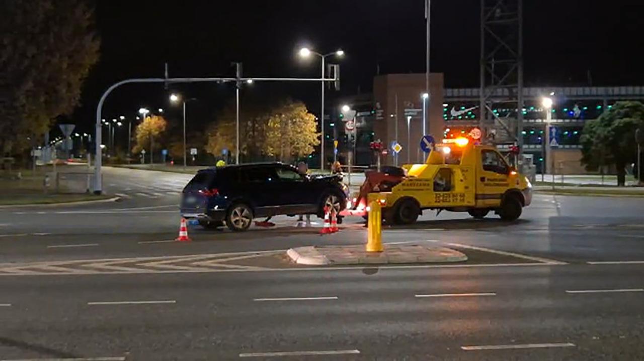 Spowodował dwie kolizje, on i pasażerowie uciekli