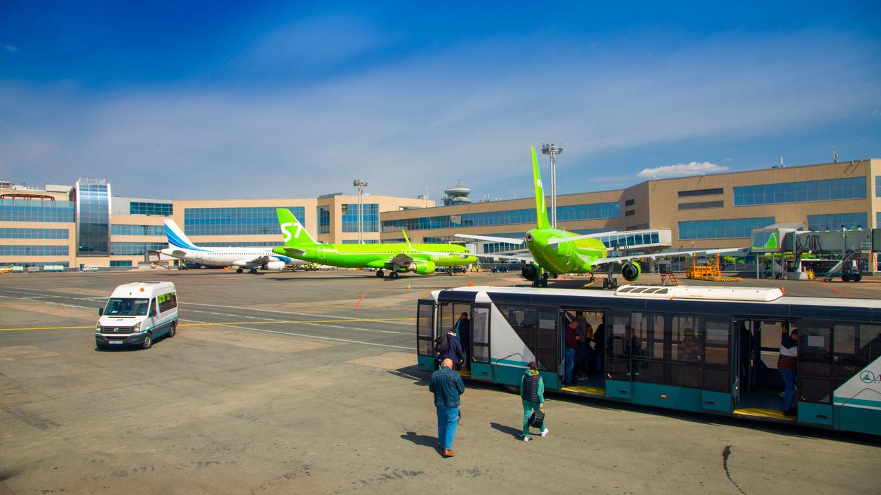 13 lotnisk wstrzymało loty. Przez atak dronów