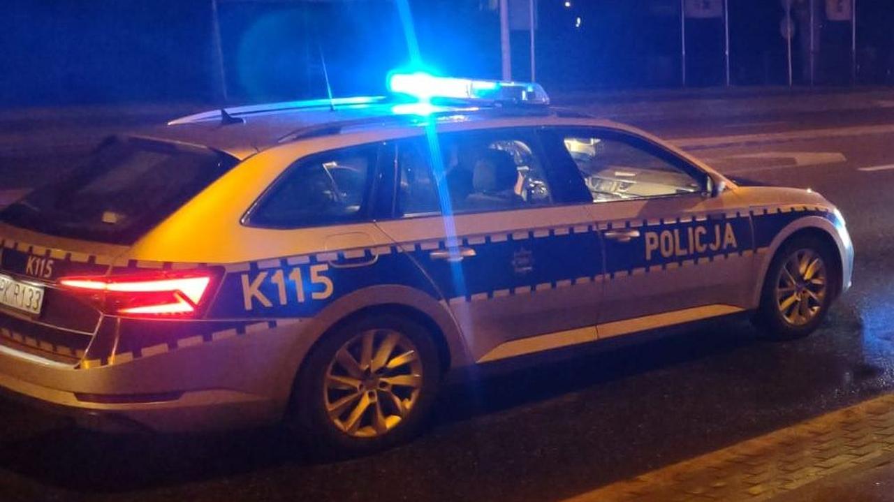 Uderzył w drzewo. Kierowca pijany, pasażer nie żyje