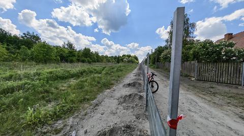 Płot stanął na środku ulicy