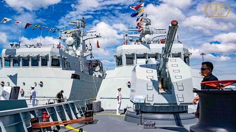 Chińskie i rosyjskie okręty przed wspólnymi ćwiczeniami wojskowymi. Nagranie archiwalne 