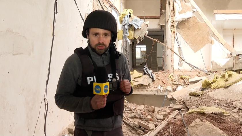 Paweł Szot w zniszczonej przez Rosjan szkole w obwodzie zaporoskim