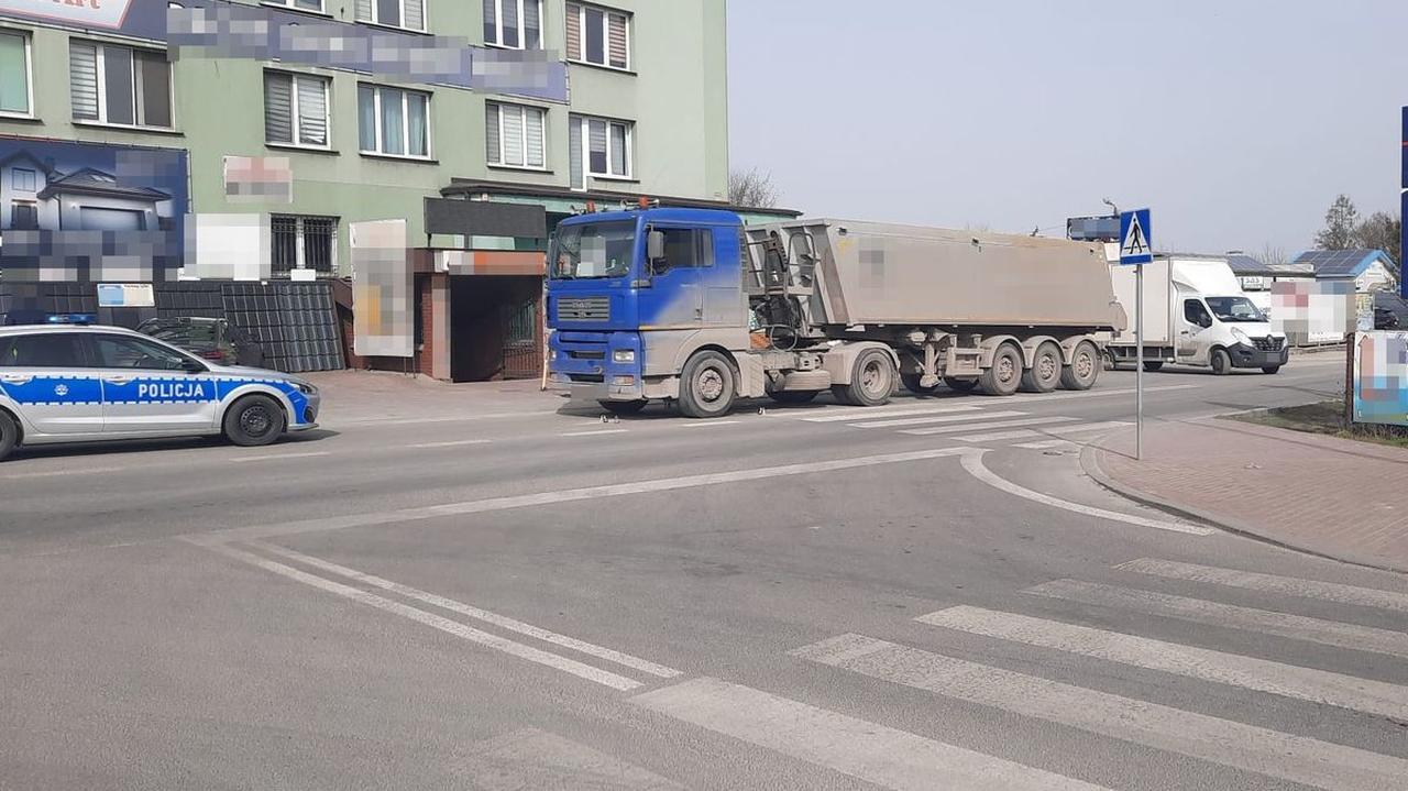 Pieszy wszedł na pasy, wjechała w niego ciężarówka 