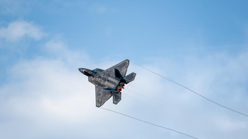 Sześć amerykańskich myśliwców F-22 wysłanych do Polski. Relacja reportera TVN24