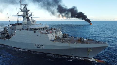 Okręt Royal Navy zniszczył łódź, którą transportowano narkotyki