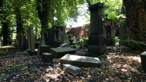 Zdewastowany cmentarz żydowski w Katowicach 
