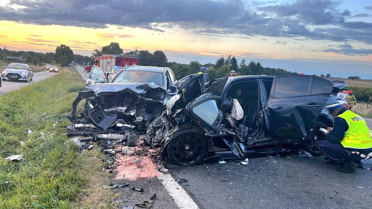 Ominął wysepkę i zderzył się czołowo. Jedna osoba nie żyje, druga jest w ciężkim stanie 
