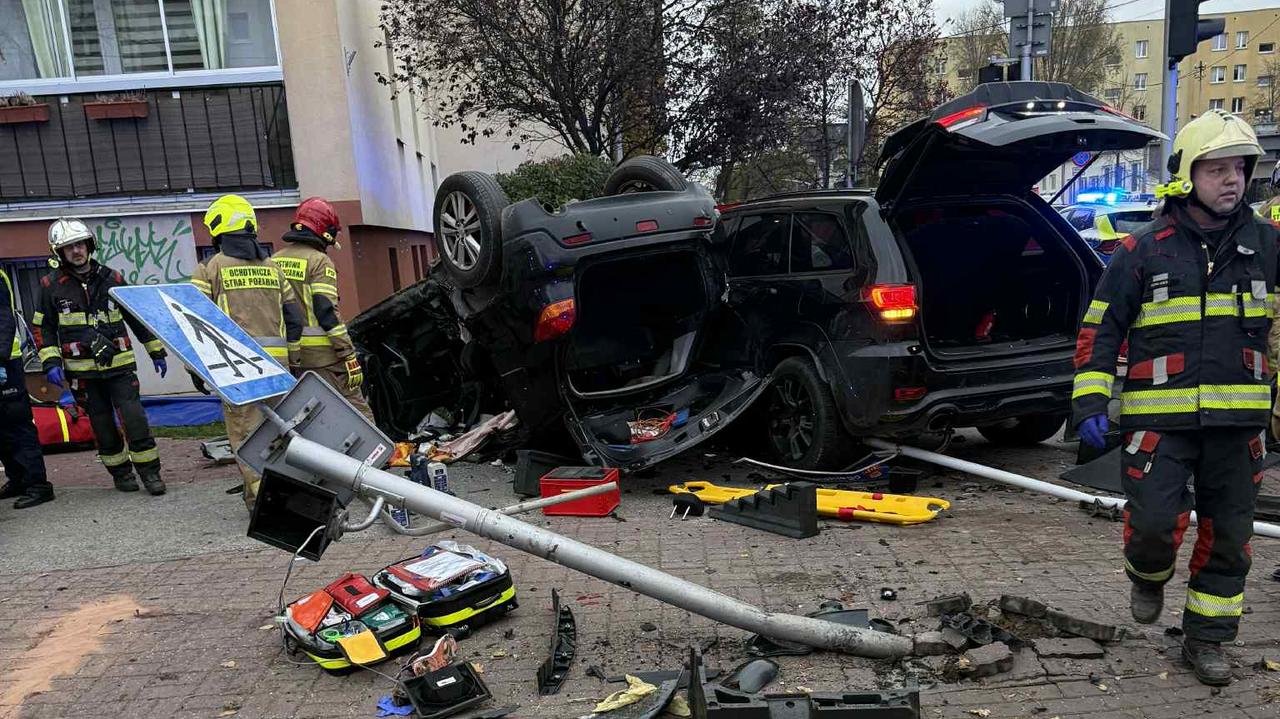 Zderzenie dwóch aut i rowerzysty. Wielu rannych, w tym dzieci