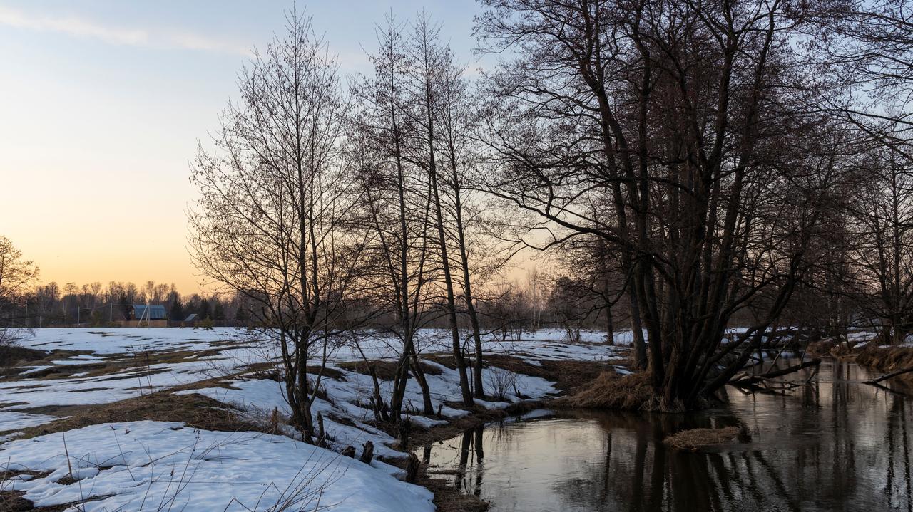 Za nami zima, jakiej nie było przez wiele lat. Co z zasobami wodnymi? Klimatolog tłumaczy