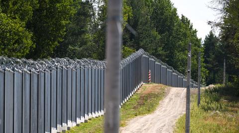 Turyści robili sobie zdjęcia na pasie drogi granicznej z Rosją. Zostali ukarani
