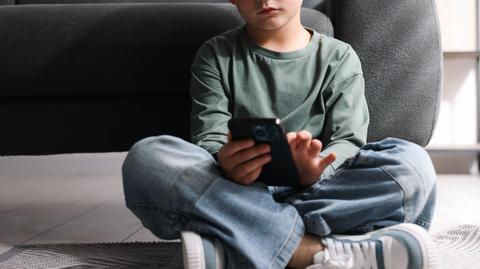 dziecko telefon komorka shutterstock_2709763561_1