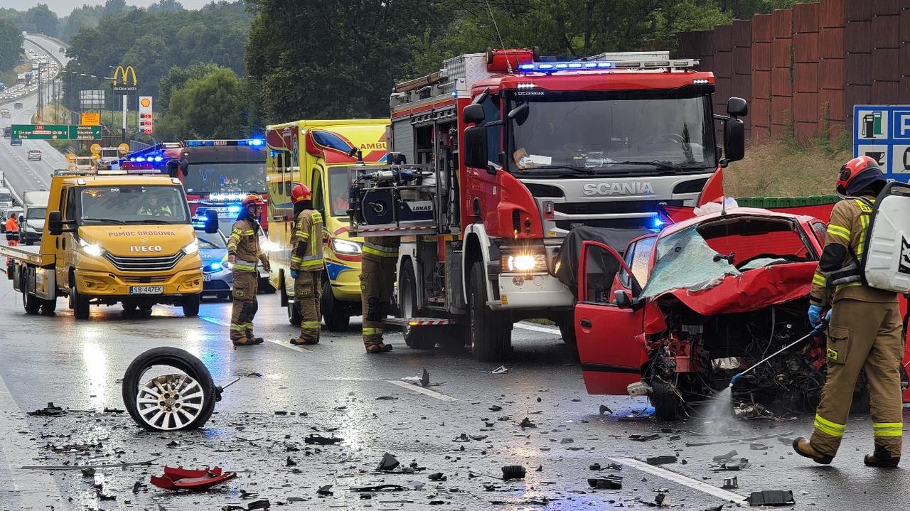 Zawrócił w korytarzu życia. Doszło do drugiego wypadku