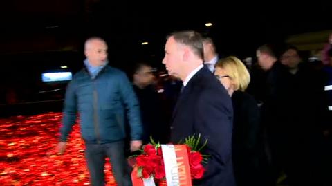 Prezydent Duda rozpoczął wizytę w Rumunii od złożenia kwiatów (wideo bez dźwięku)