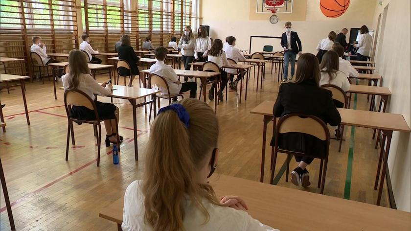 Minister Czarnek informuje o większej liczbie lektur, które będą musieli przeczytać uczniowie przystępujący w przyszłym roku do matury 