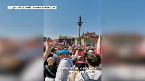 Moment odśpiewania hymnu na Placu Zamkowym 4 czerwca 2023 roku