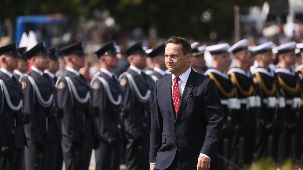 Sikorski: Polska ma obowiązek zestrzeliwać nadlatujące rosyjskie pociski