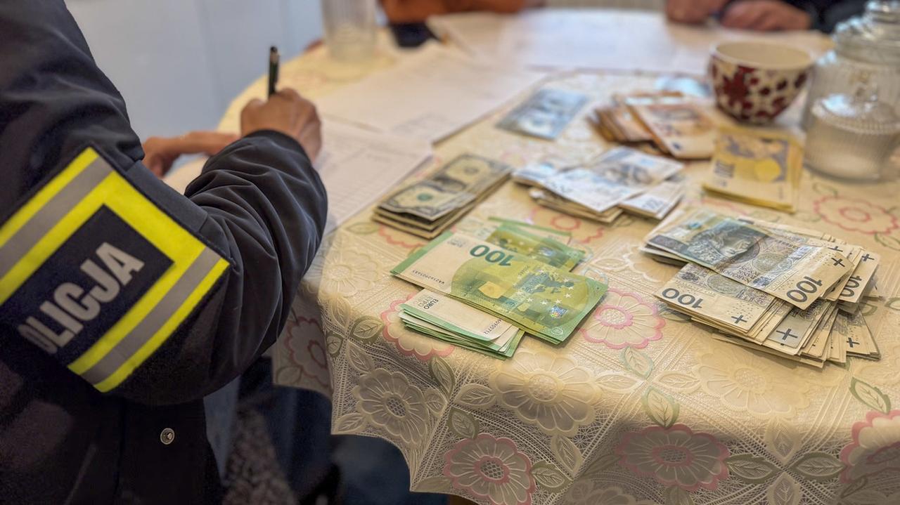Wyłudzili prawie 3 mln zł z dotacji na szkoły