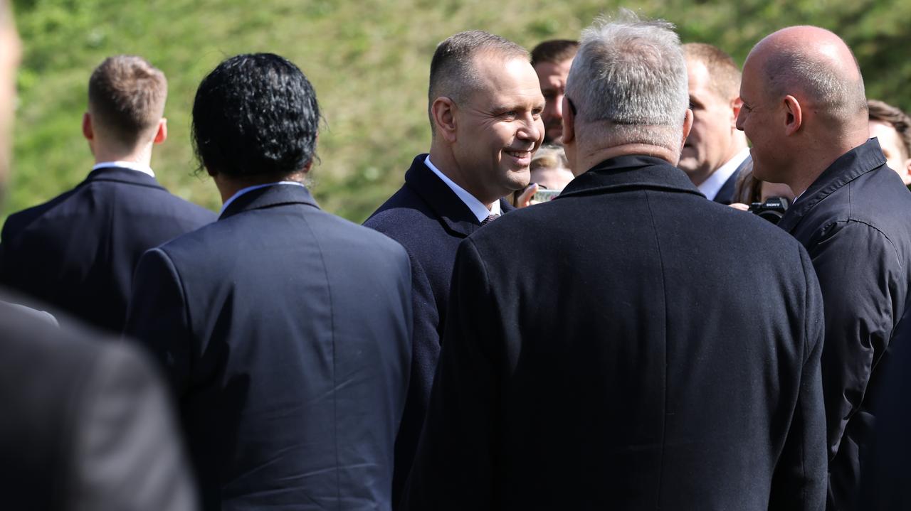 Ludzie prezydenta "zapędzili go w kozi róg"