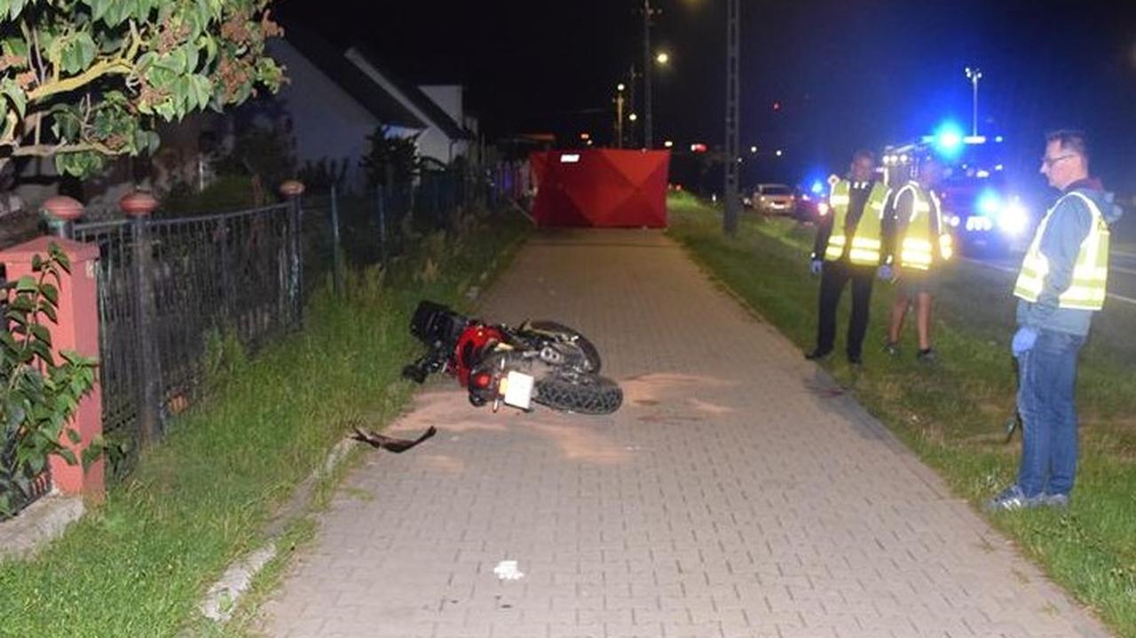 Uderzyli w betonowy słupek, nie mieli kasków. 22-latek i 21-latka nie żyją