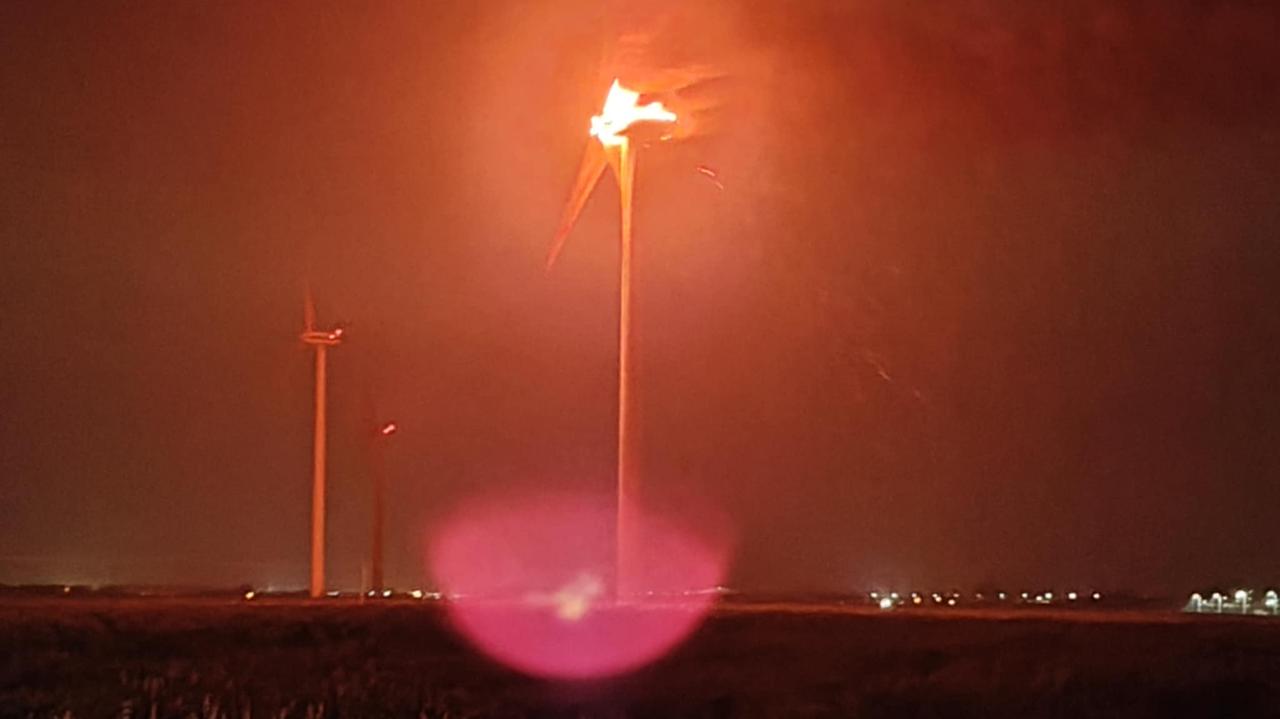 "Najpierw głośny huk". Turbina wiatrowa spłonęła w Zachodniopomorskim