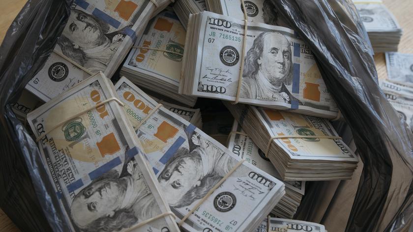 Mężczyzna w USA znalazł pieniądze na ulicy i oddał do banku
