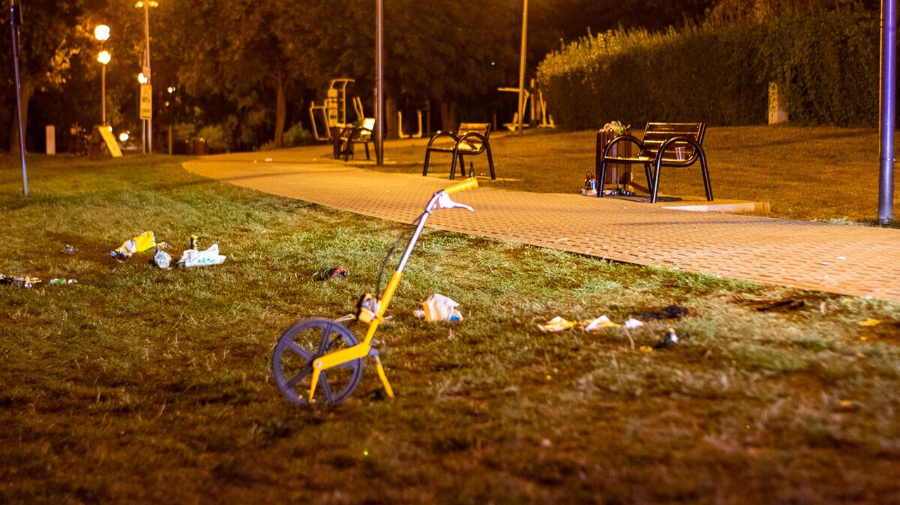 Śrem. Una pelea junto al lago. Se pusieron en movimiento botellas rotas