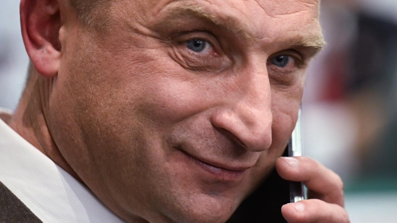 Konferencja z udziałem Bąkiewicza w szkolnej hali. Sprawie przygląda się kuratorium