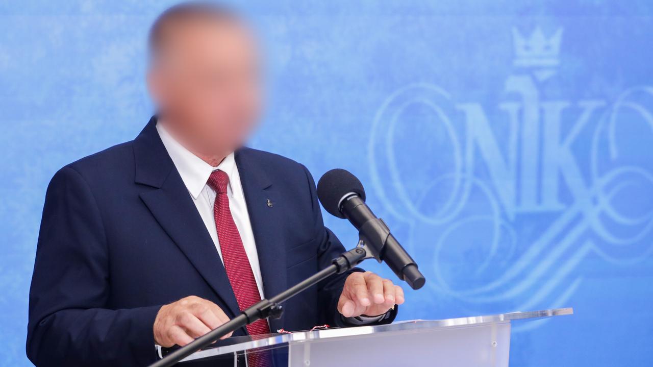 Były prezes NIK Marian Banaś z aktem oskarżenia w Krakowie