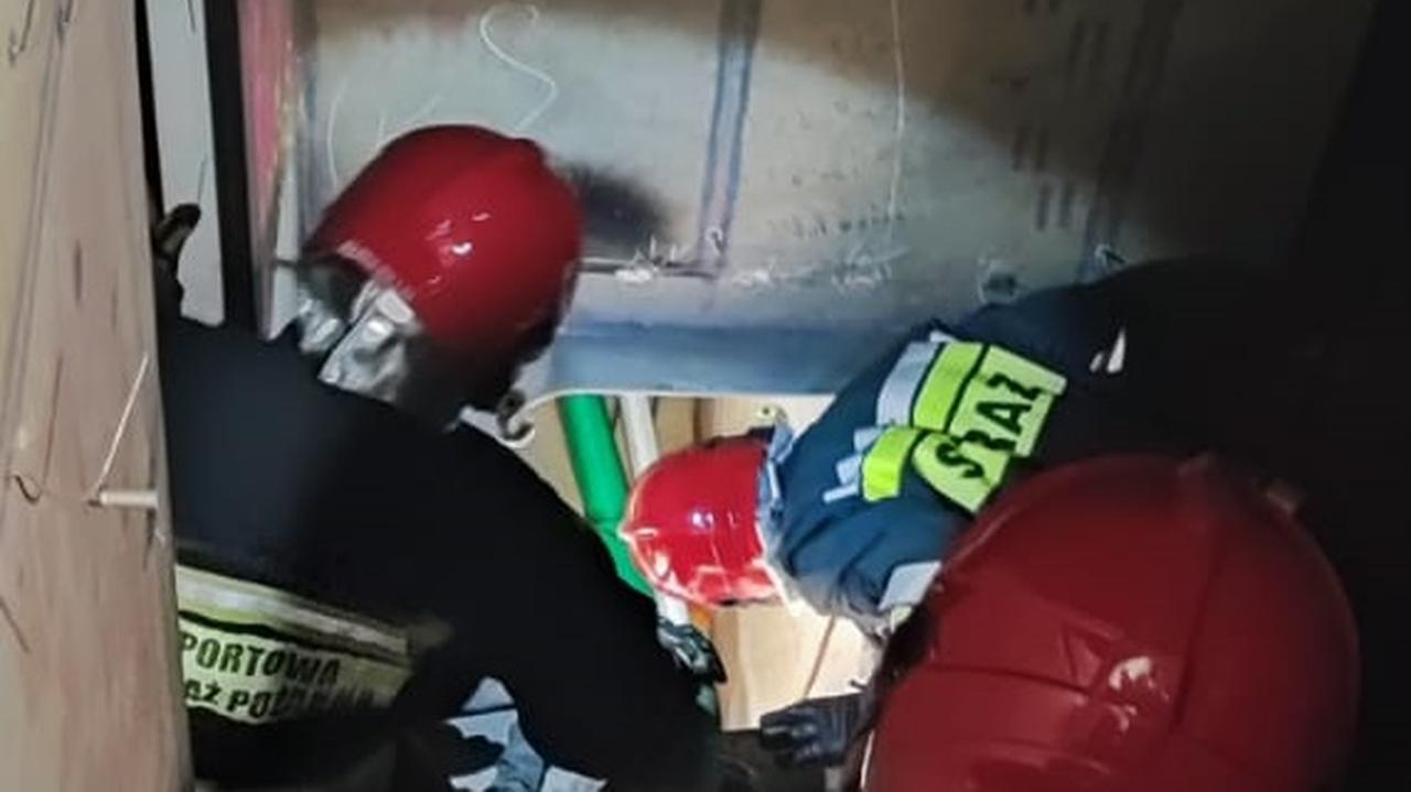 "Toniemy". Podczas wodowania jacht zaczął nabierać wody